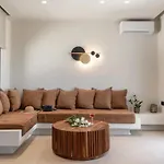 Lithia Exclusive فيلة Pláka